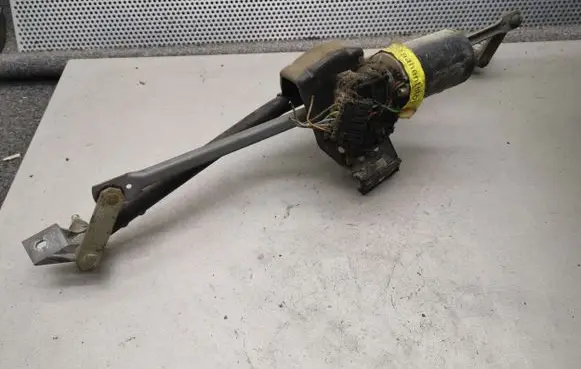 Front wiper linkage and motor