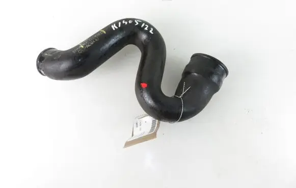 Volkswagen PASSAT B5.5 Intercooler hose/pipe 8D0145828L