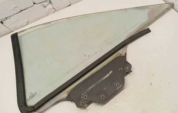 Rear vent window glass