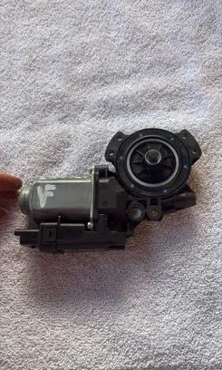 KIA Ceed Front door window regulator motor 824501H010