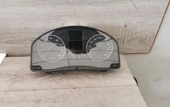 Volkswagen Golf V Speedometer (instrument cluster) 1K0920860K