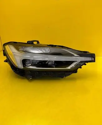 Volvo XC60 Headlight/headlamp 32133549