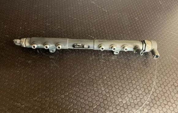 Volvo XC90 Fuel main line pipe 0445215023 30757146