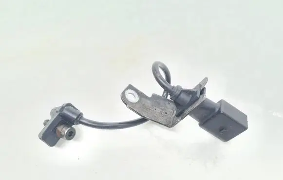 BMW 7 E65 E66 Crankshaft position sensor 0281002477