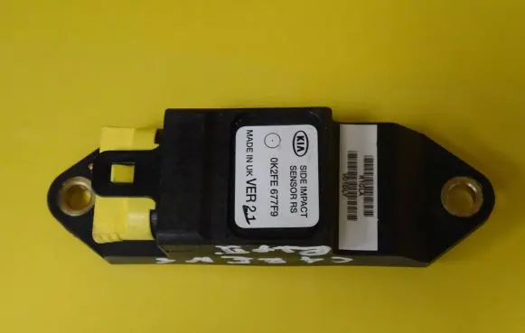 KIA Carens I Airbag deployment crash/impact sensor 0K2FE677F9