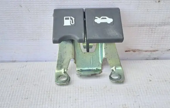 Nissan Qashqai Engine bonnet (hood) release handle