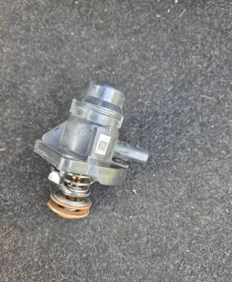 BMW 5 G30 G31 G38 Thermostat 8685978