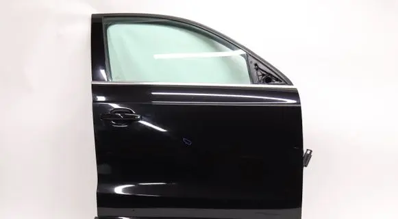 Audi Q3 8U Front door LZ9Y