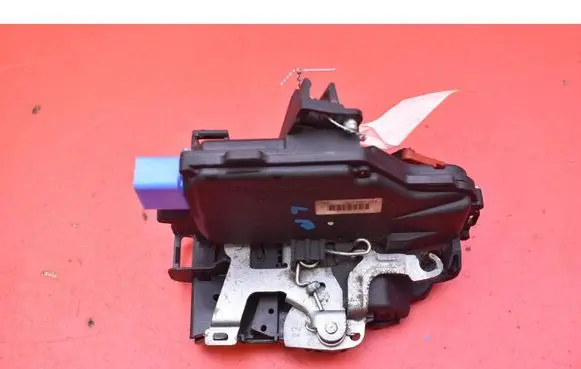Volkswagen Cross Touran I Front door lock 3D1837015
