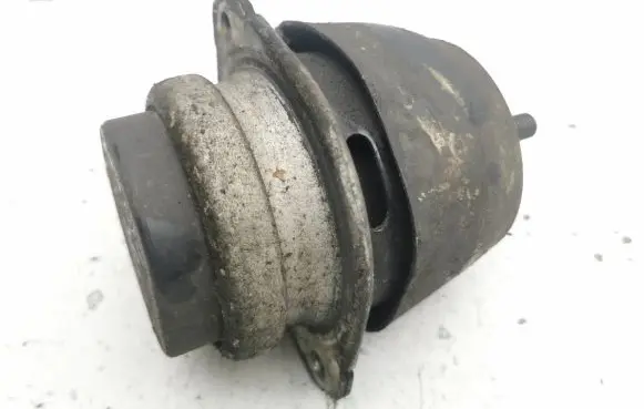Audi Q7 4L Engine mount bracket 7L8199131A