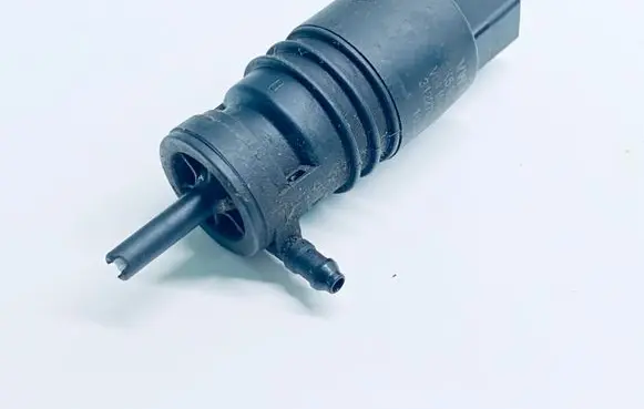 Volkswagen PASSAT CC Windscreen/windshield washer pump 1K5955651