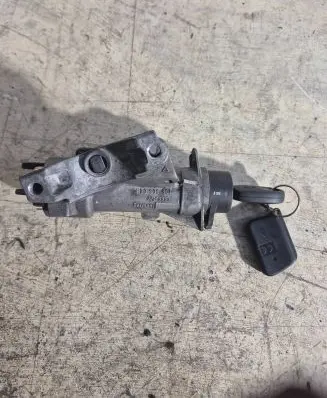 Volkswagen PASSAT B5 Ignition lock 4B0905851