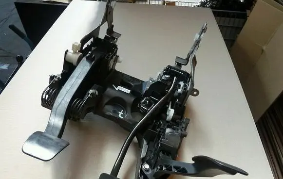 Opel Insignia B Pedal assembly 23335445