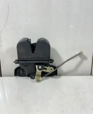 Audi A3 S3 8L Tailgate/trunk/boot lock/catch/latch 8L0827520C