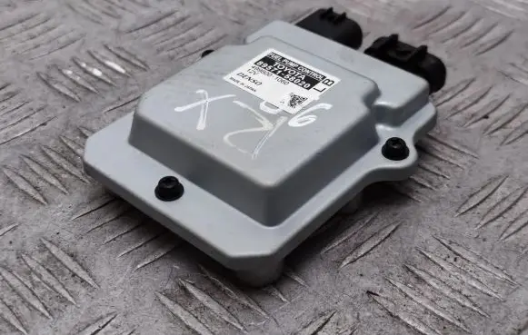 Lexus RX 450H Fuel injection pump control unit/module 8957158020