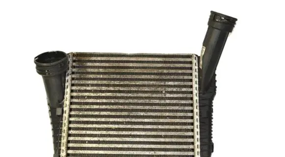 Volkswagen Touareg I Intercooler radiator 7L6145804 E3705