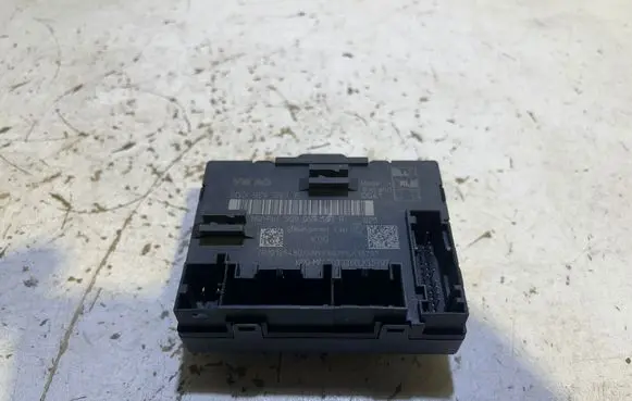 Volkswagen PASSAT B8 Door control unit/module 5Q0959593B 959593E