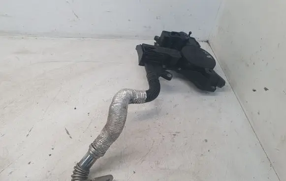 Audi A4 S4 B8 8K Oil breather separator 06H103495A