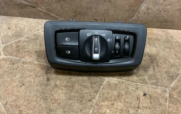 BMW 2 F46 Light switch 6824890