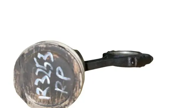 Volkswagen Golf IV Piston with connecting rod