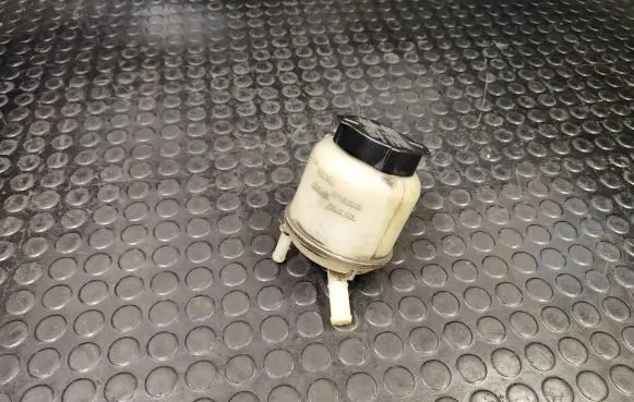 Power steering fluid tank/reservoir