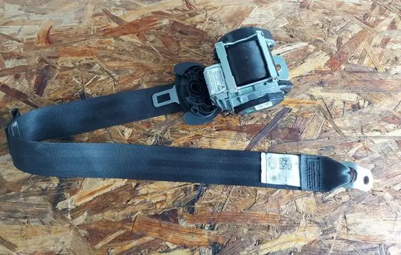 Volkswagen Golf VI Front seatbelt 1K4857706BH