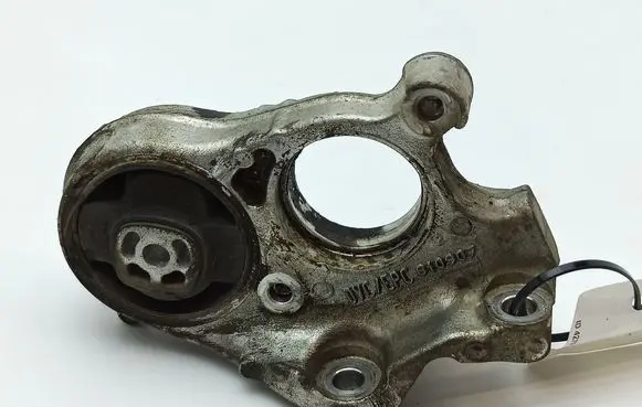 Peugeot 308 Engine mount bracket 810907