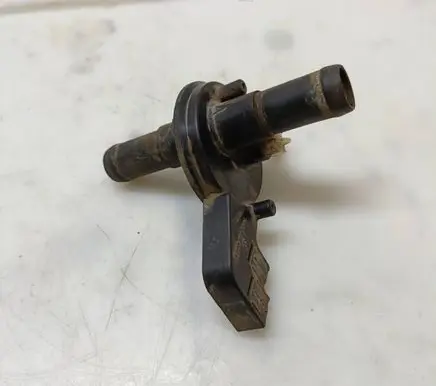 Mercedes-Benz 609 Valve A0008303084