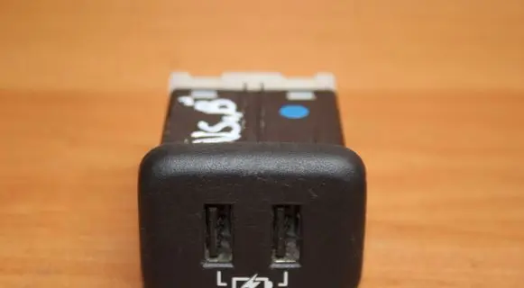 Opel Insignia B USB socket connector 13598459 00001005183 WT40018004860