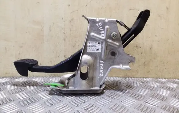 Volkswagen Touran I Brake pedal 1T1721057E