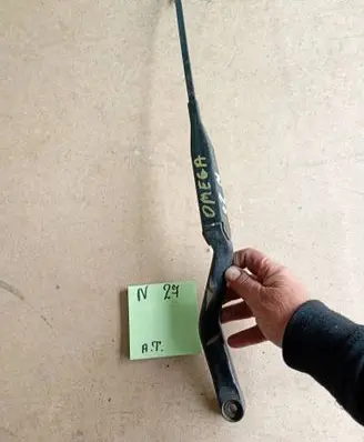 Opel Omega B1 Front wiper blade arm 8745778