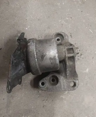 Volkswagen Transporter - Caravelle T5 Engine mounting bracket 7H0199207B 7H0199256H
