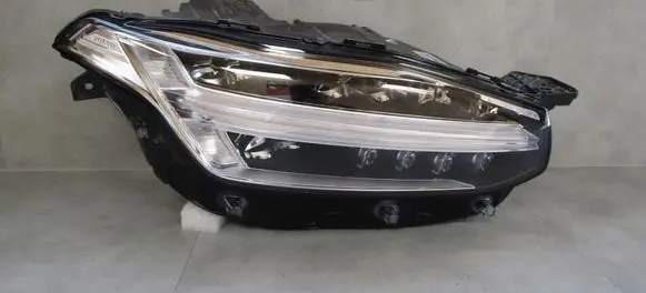 Volvo XC90 Headlight/headlamp 31677039