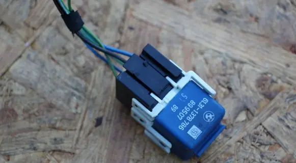 BMW 5 E34 Other relay 1378786