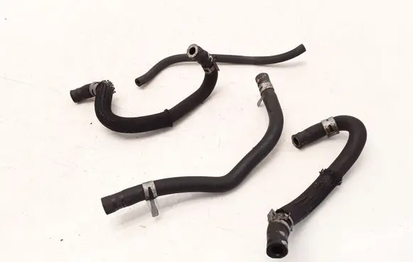 Toyota Avensis T270 Engine coolant pipe/hose