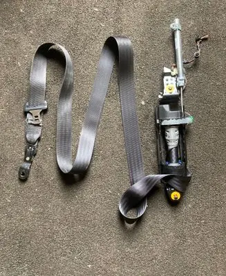 Volvo XC60 Front seatbelt 39817382 6073413 2X3773