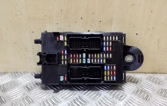 Volvo XC90 Fuse module 31682732