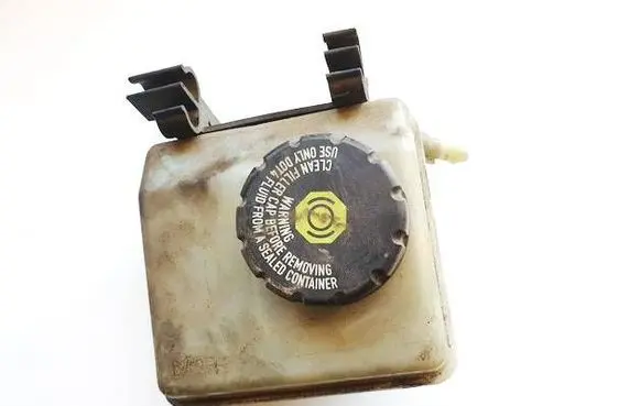 Opel Zafira B Brake fluid reservoir