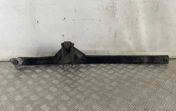 Volvo XC90 Engine mounting bracket 8666205