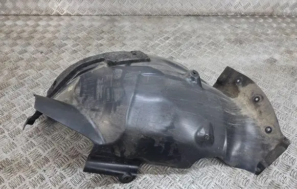 Front wheel arch liner splash guards