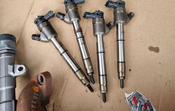 KIA Sportage Fuel injectors set 338002A610 0445110589