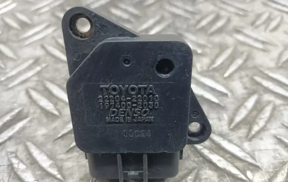 Toyota Corolla Verso E121 Mass air flow meter 22204220