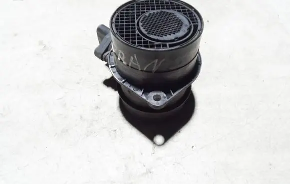 Volkswagen Touran I Mass air flow meter 074906461B 0281002461