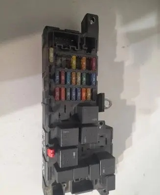 Volvo V70 Fuse module 8678449 009260617 518828017
