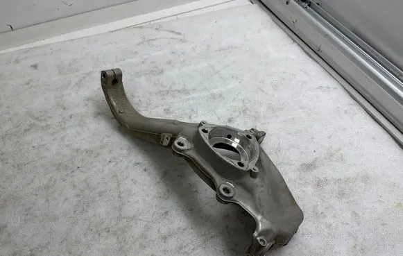 Tesla Model 3 Front wheel hub 134431600E