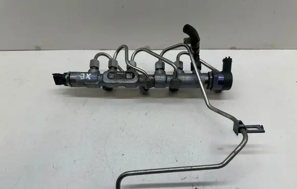 Jaguar XE Fuel main line pipe G4D39D280AA