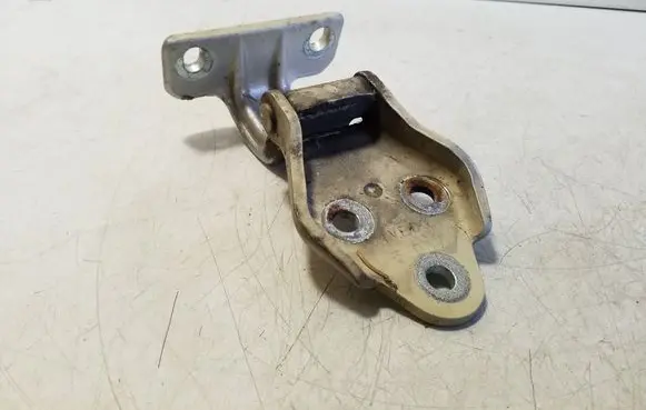 Iveco Daily 5th gen Front door upper hinge 