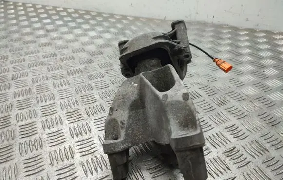 Audi A5 8T 8F Engine mount bracket 8K0199381
