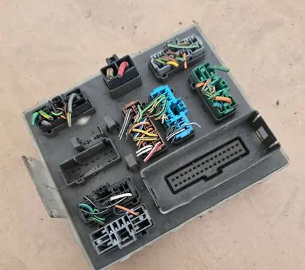 Ford Focus Fuse module 98ag14a073ce 518236609