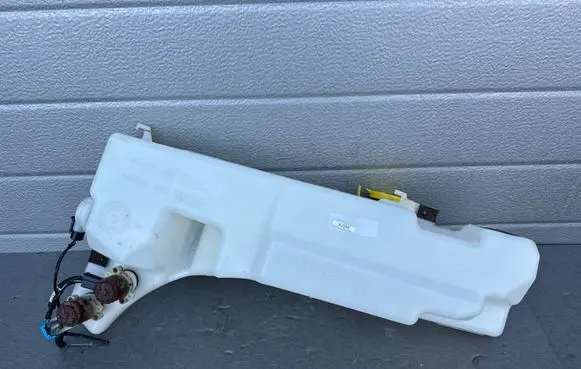 Jeep Cherokee XJ Windshield washer fluid reservoir/tank 4778344